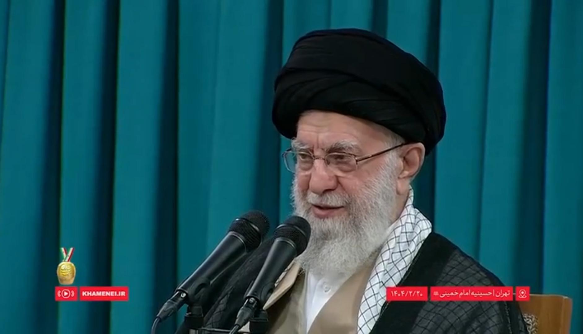رهبر انقلاب: تعطیلی کارخانه‌ها، حرکتی خائنانه است/ یکی از افتخارات شهید رئیسی احیای ۸ هزار کارخانه بود