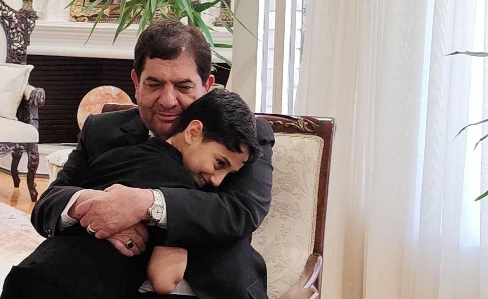 دکتر مخبر: شهید رحمتی، الگوی یک مدیر انقلابی و خدمتگزار بی‌ادعا بود/خانواده‌های شهدای پرواز اردیبهشت پرچمداران جبهه صبر و مقاومت هستند