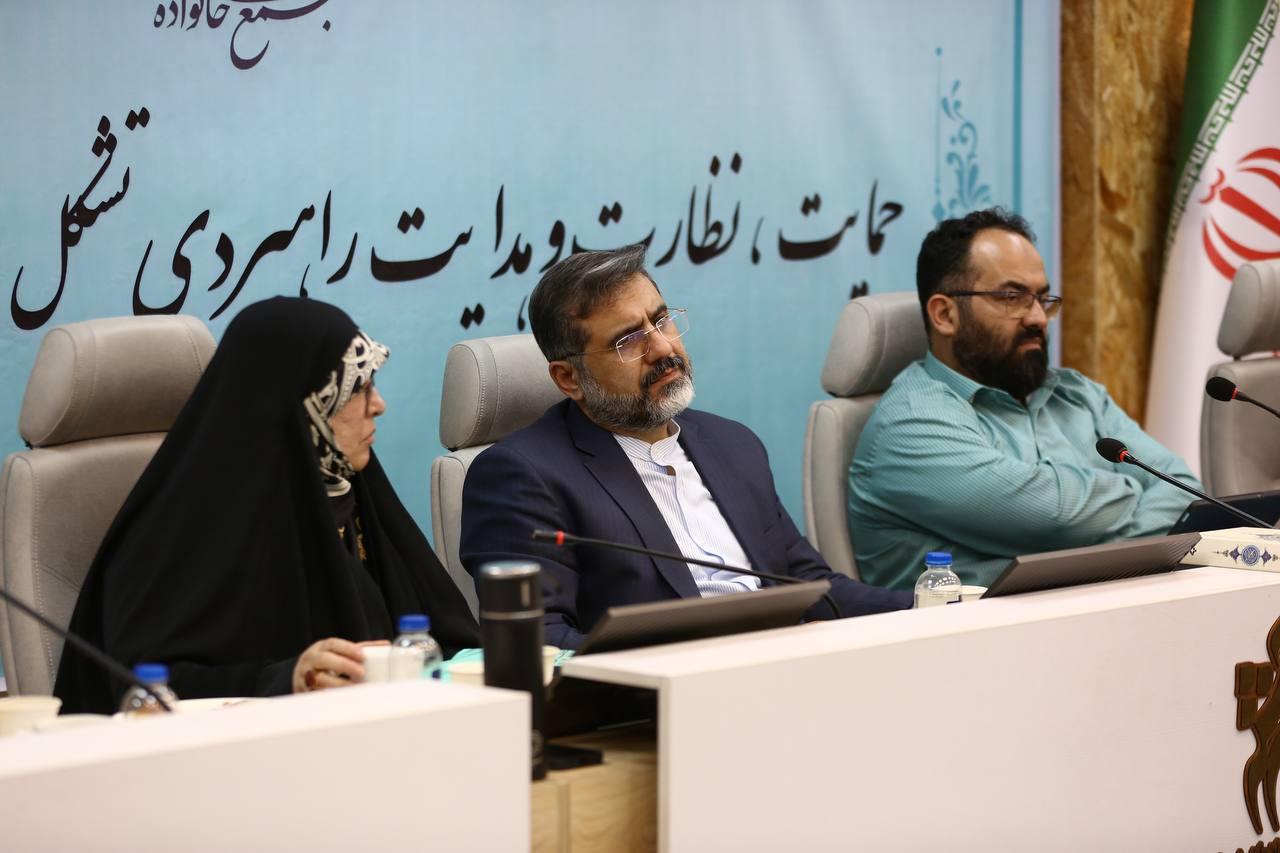 محمدمهدی اسماعیلی در همایش خانواده محوری در مکتب شهید رئیسی مطرح کرد ؛ شهید رئیسی همواره به عنوان یک فقیه حامی حضور اجتماعی بانوان بودند